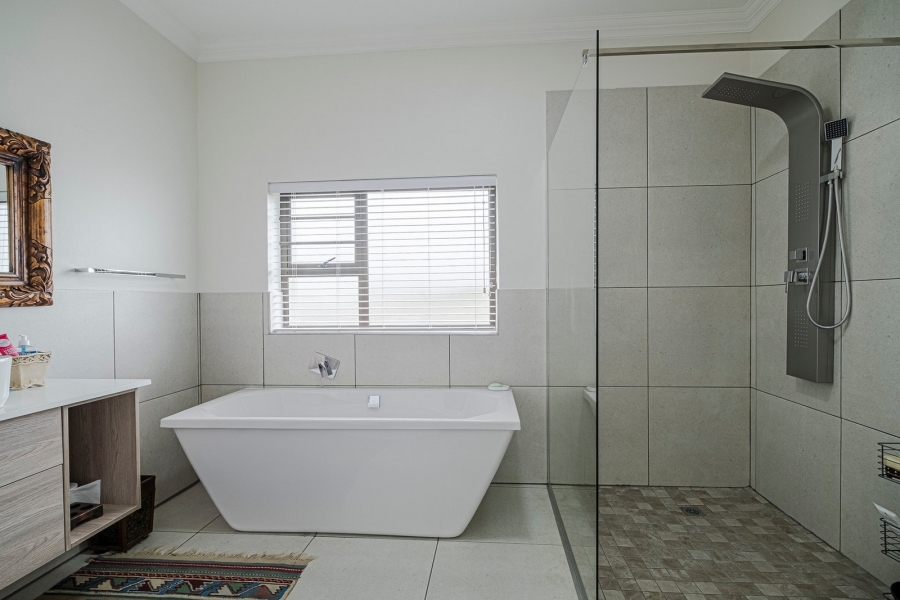 3 Bedroom Property for Sale in Wavecrest Eastern Cape